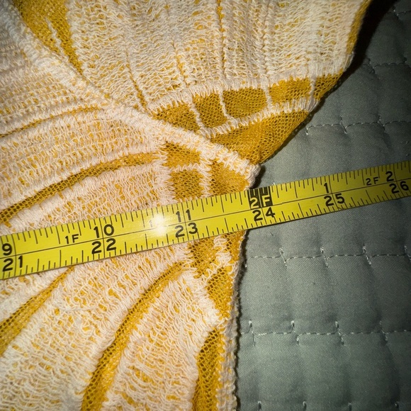 SirenLily Yellow and White maternity Floral Kimono. Size XL - Picture 5 of 10